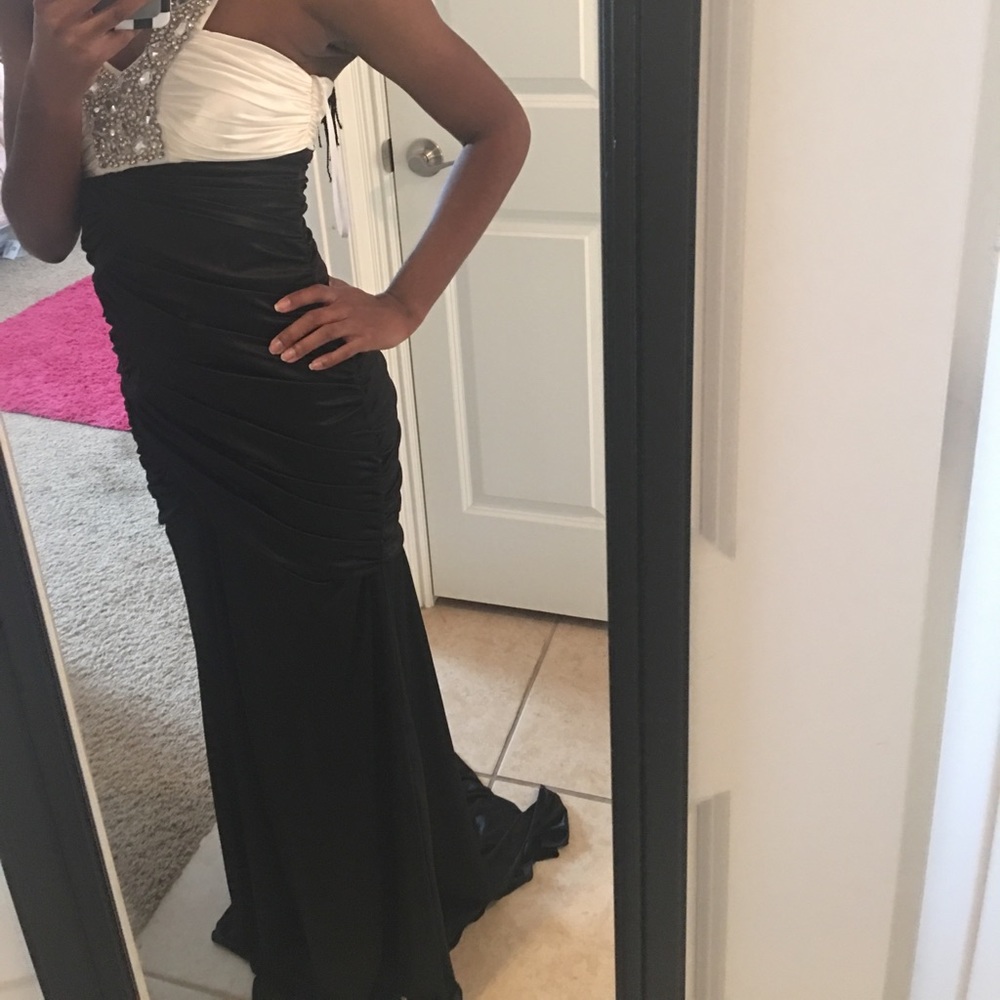 Black & White Homecoming Dress w/ Trane